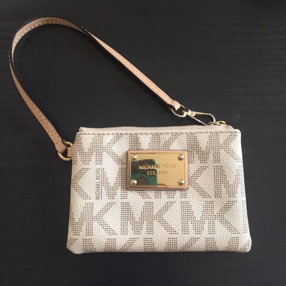 Michael Kors Handbags - Michael Kors Wristlet Card Wallet